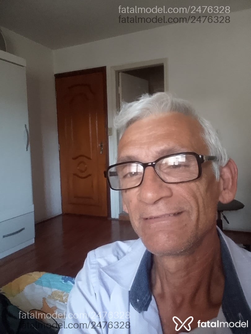 Acompanhante homem com cabelo grisalho de olhos castanhos em São Paulo Acompanhante homem com cabelo grisalho de olhos castanhos em São Paulo - Hosmany