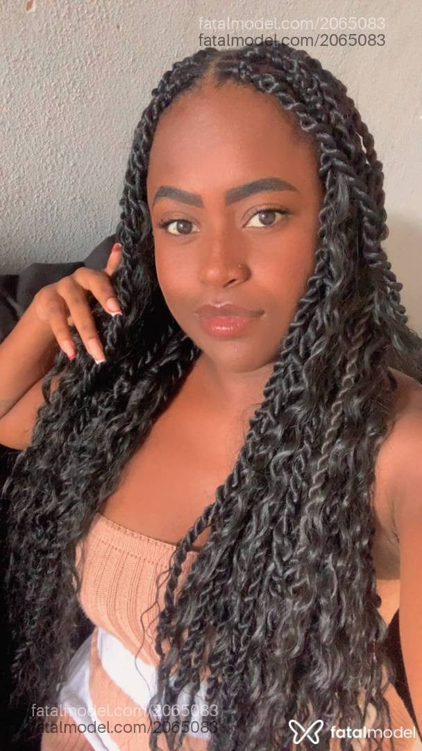 Acompanhante mulher morena (o) de olhos pretos em Catalão - Thiffany Vicky