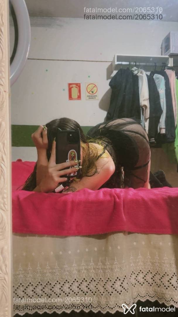 Acompanhante mulher com cabelo castanho de olhos verdes - Frenética