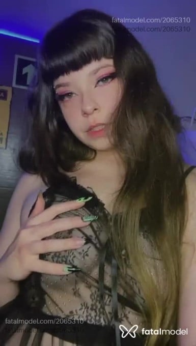 Acompanhante mulher com cabelo castanho de olhos verdes em Virtual - Frenética