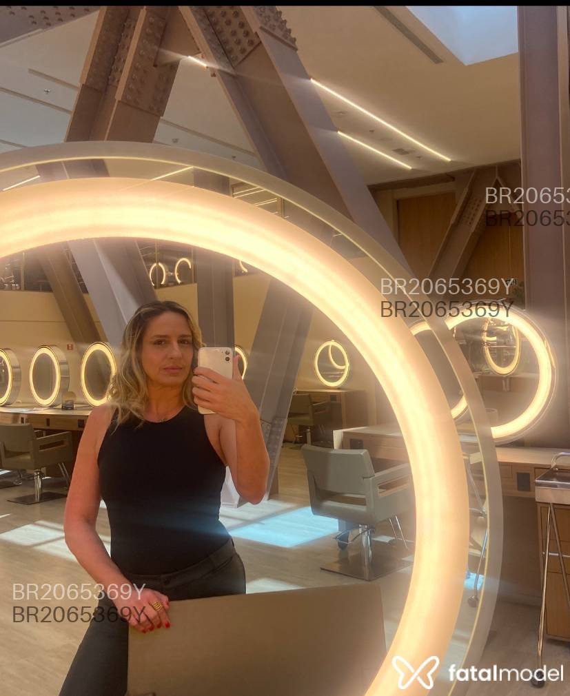 Acompanhante mulher loira (o) de olhos castanhos em Virtual - Alexia Marie
