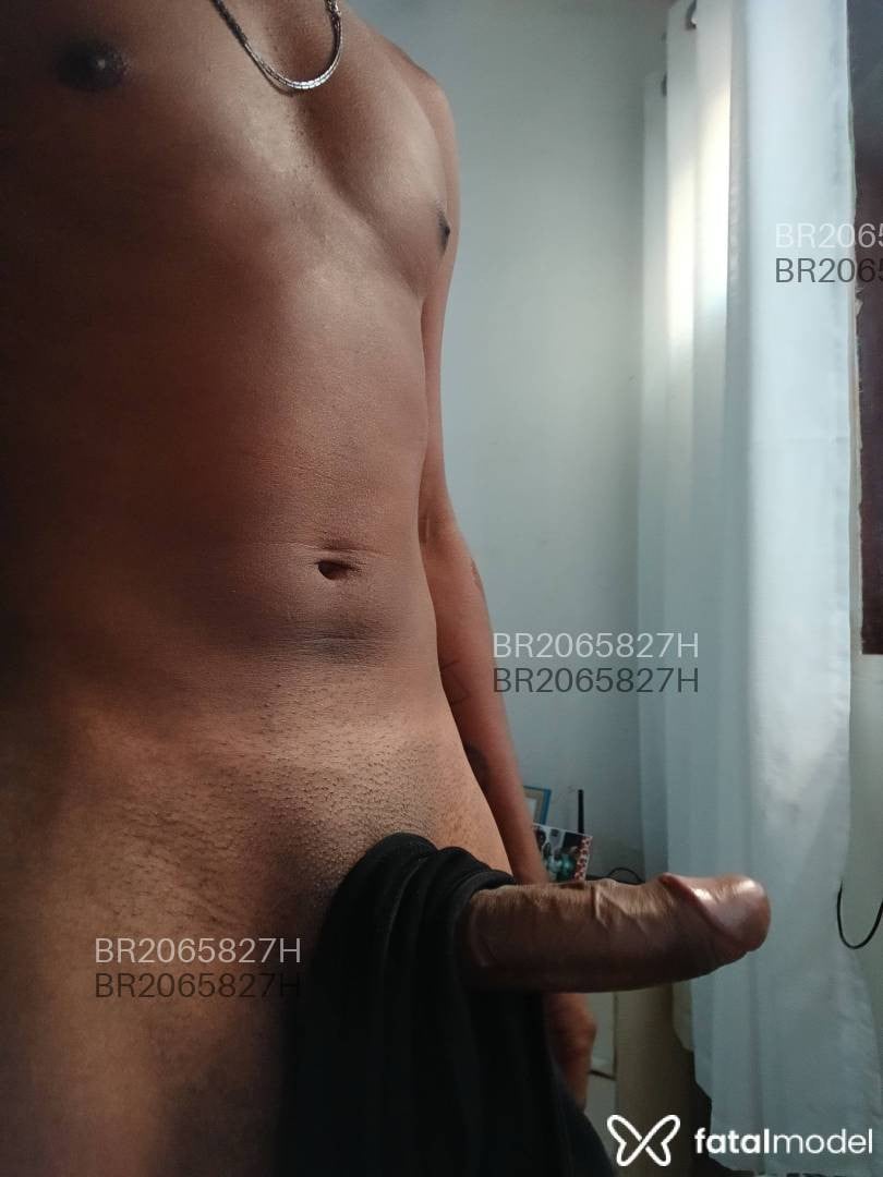 Acompanhante homem morena (o) de olhos castanhos - Preto Neon