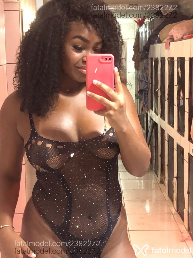 Acompanhante mulher morena (o) de olhos pretos em São Paulo Acompanhante mulher morena (o) de olhos pretos em São Paulo - Sara