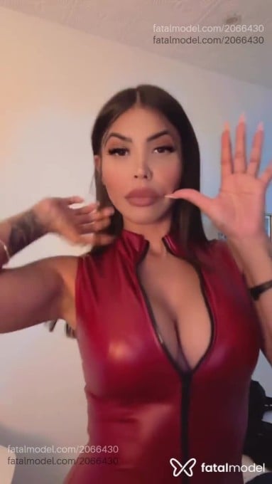 Acompanhante mulher com cabelo castanho de olhos mel em Virtual - Serena Medina