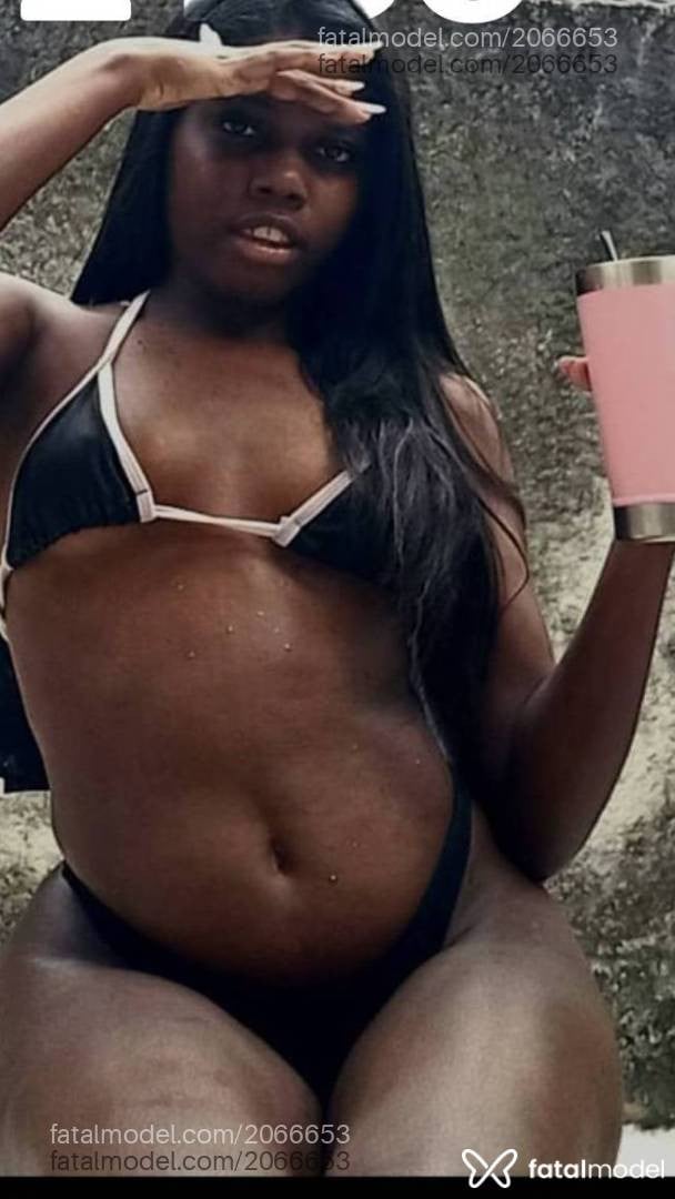 Acompanhante mulher morena (o) de olhos castanhos em Virtual Acompanhante mulher morena (o) de olhos castanhos em Virtual - Latim Milaa