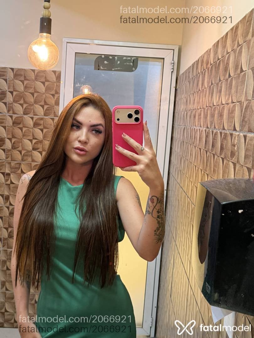 Acompanhante mulher ruiva (o) de olhos verdes - Luna Ferrari