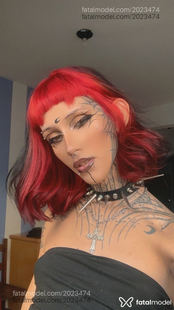 Acompanhante mulher trans com cabelo castanho de olhos mel em Virtual - Letícia