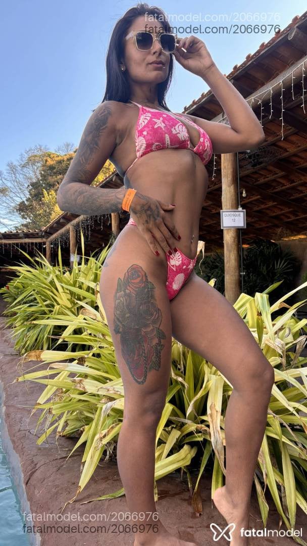 Acompanhante mulher com cabelo castanho de olhos castanhos - Maryavila