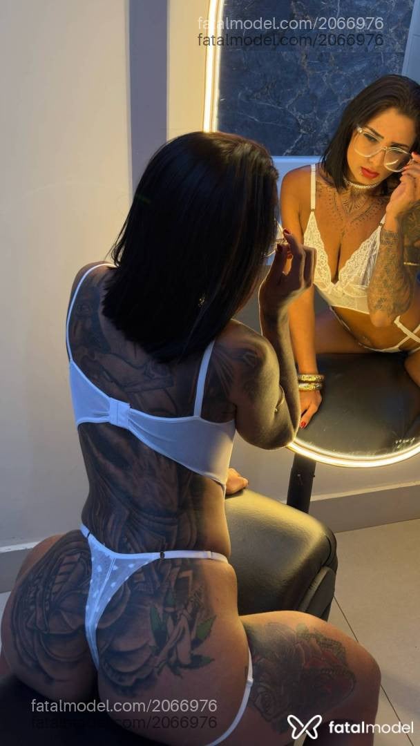 Acompanhante mulher com cabelo castanho de olhos castanhos - Maryavila