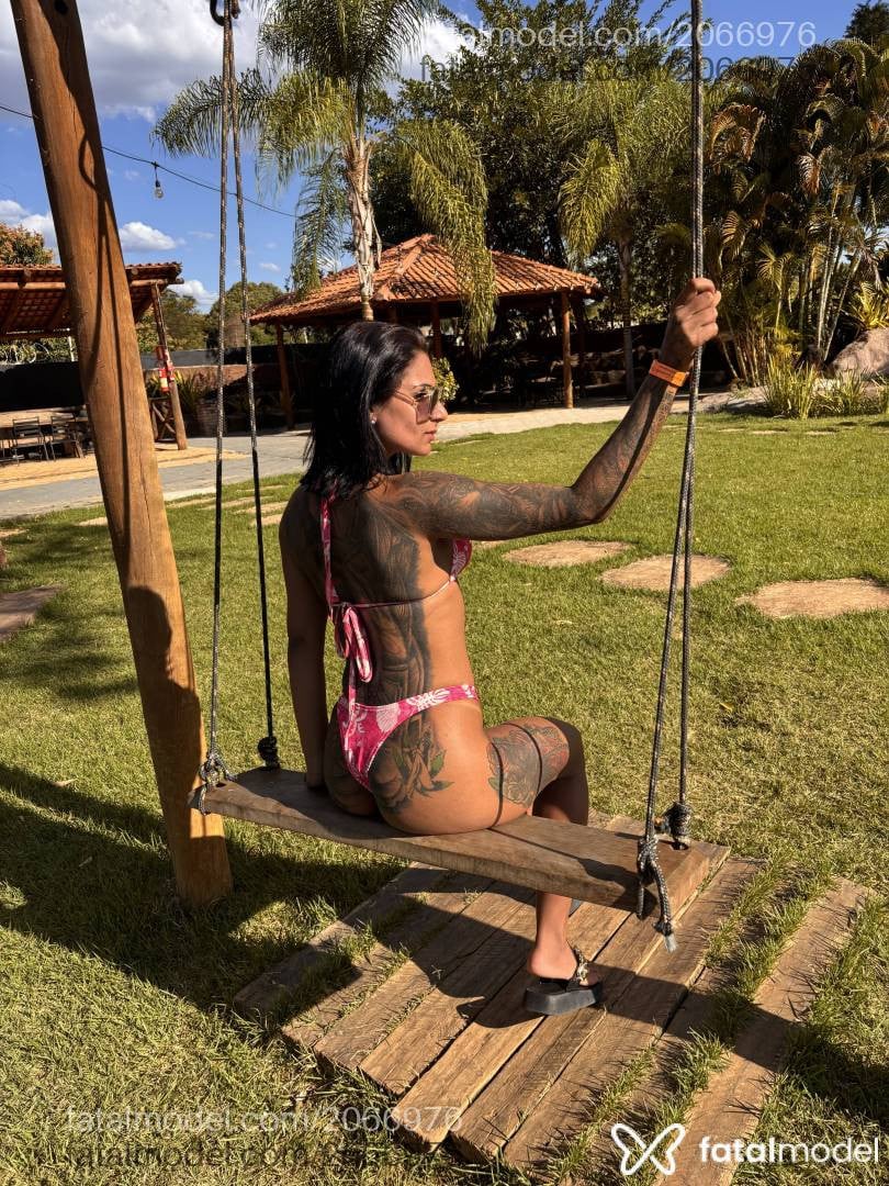 Acompanhante mulher com cabelo castanho de olhos castanhos - Maryavila