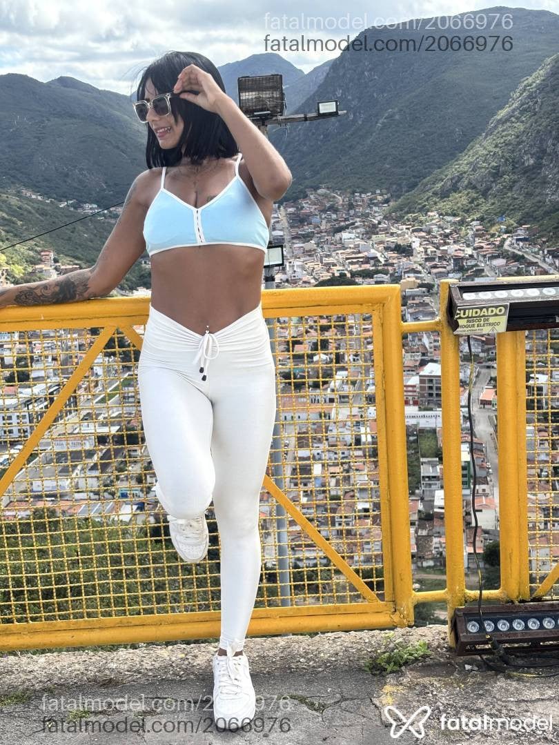 Acompanhante mulher com cabelo castanho de olhos castanhos em Jacobina - Maryavila