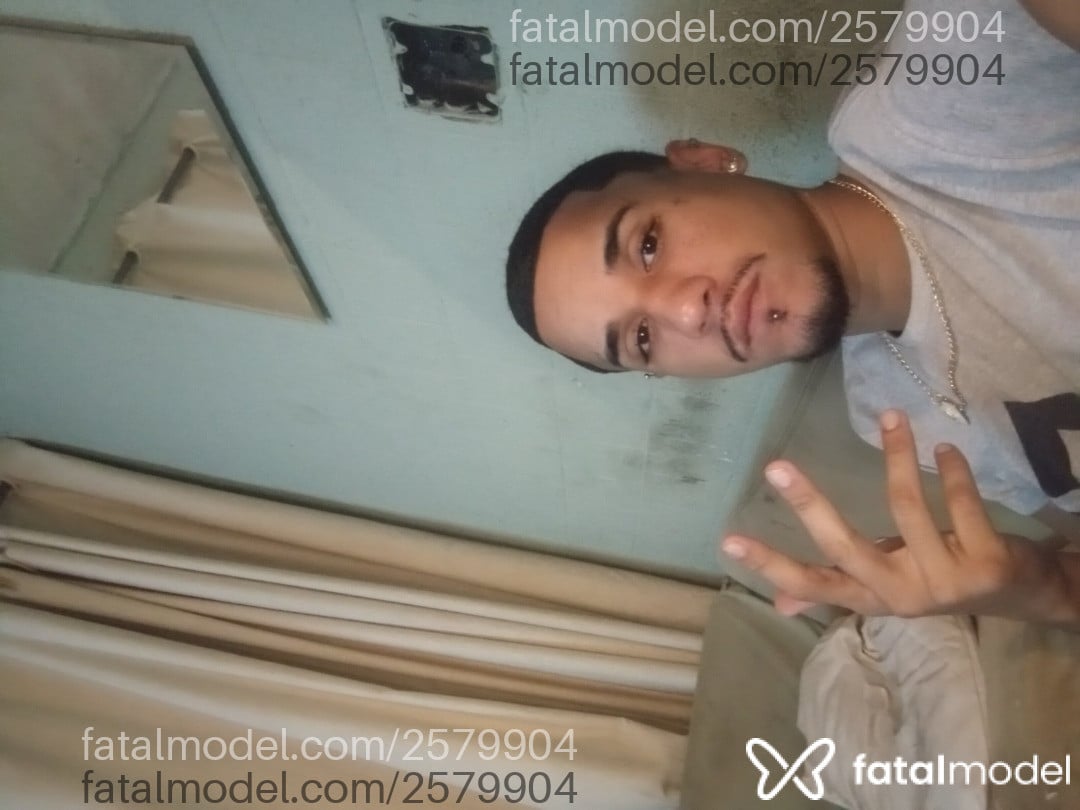Acompanhante homem morena (o) de olhos castanhos em Rio de Janeiro - Paugrossãonovinho