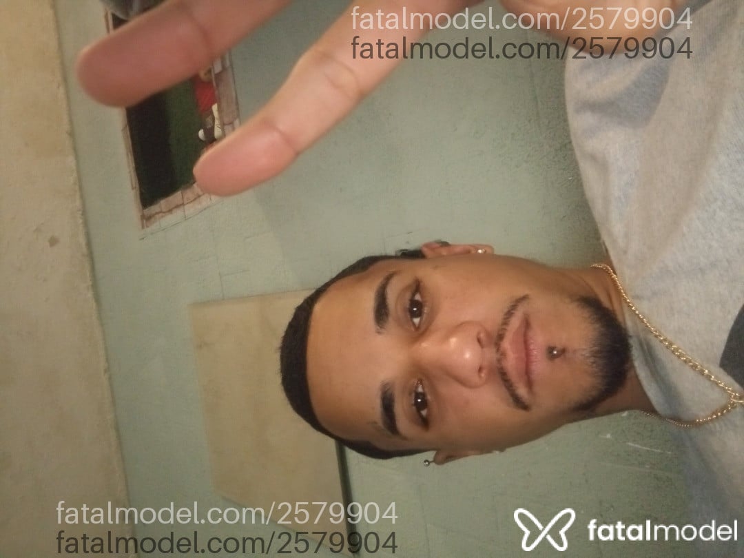 Acompanhante homem morena (o) de olhos castanhos em Rio de Janeiro - Paugrossãonovinho