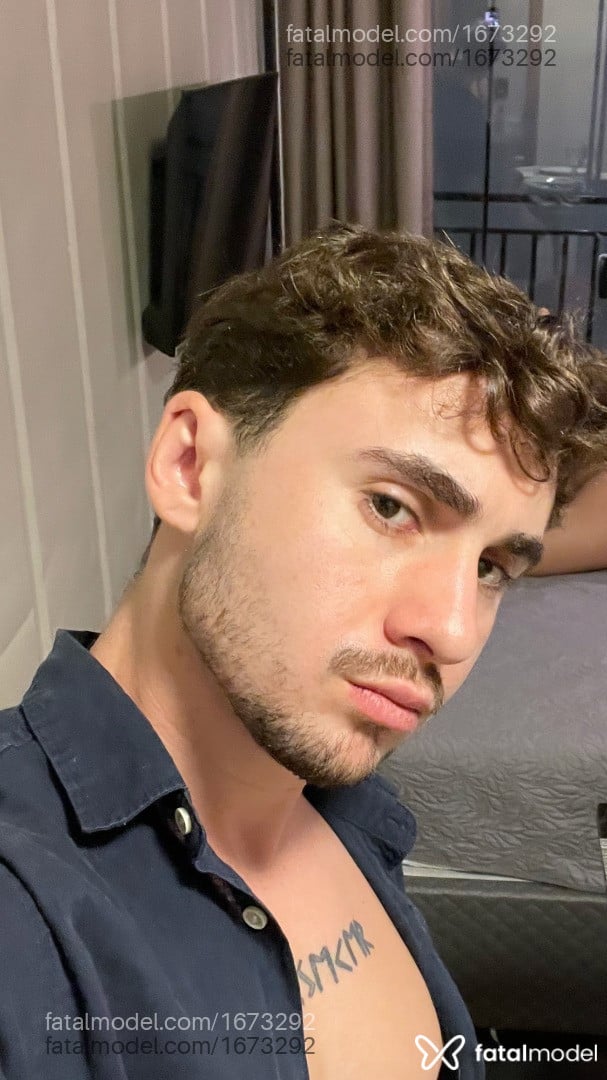 Acompanhante homem com cabelo castanho de olhos castanhos em Curitiba - Bryan