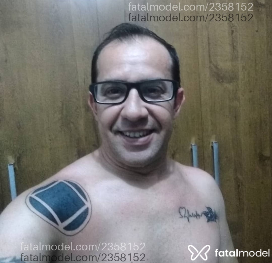 Acompanhante homem com cabelo castanho de olhos castanhos em Maringá - Alexandre