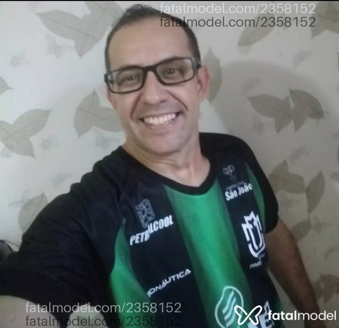 Acompanhante homem com cabelo castanho de olhos castanhos em Maringá - Alexandre
