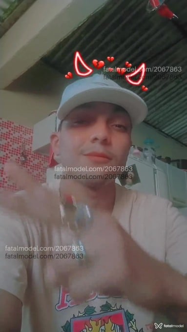 Acompanhante homem com cabelo castanho de olhos castanhos em Espera Feliz Acompanhante homem com cabelo castanho de olhos castanhos em Espera Feliz - Zeuss