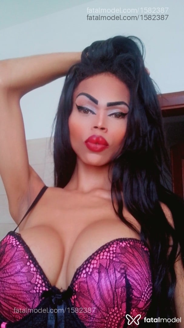 Acompanhante travesti com cabelo castanho de olhos pretos em Vila Velha - Kemilly Oliveira