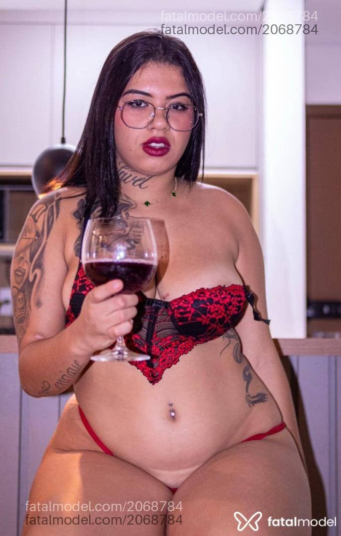 Acompanhante mulher morena (o) de olhos castanhos em Uberaba - Aline