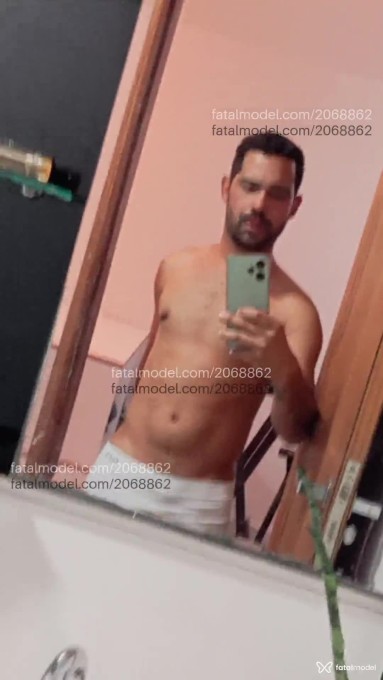Acompanhante homem morena (o) de olhos pretos em Virtual - Gustavo