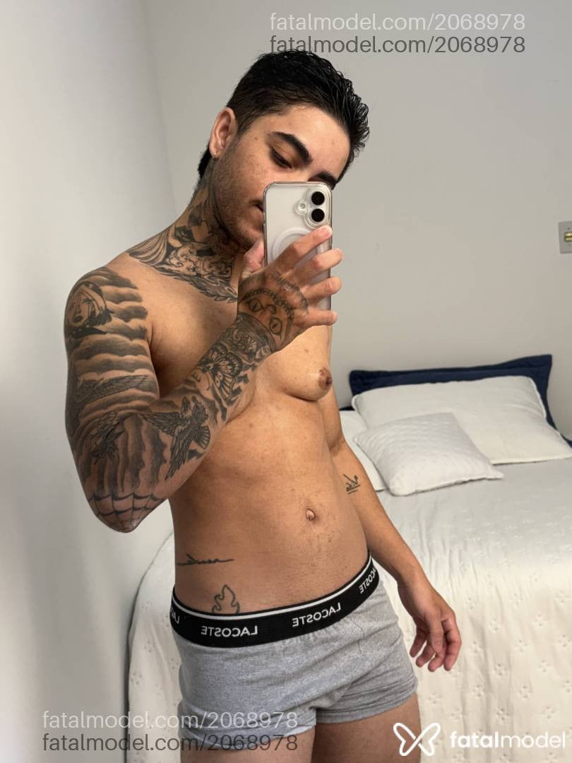 Acompanhante homem trans morena (o) de olhos castanhos - Rick