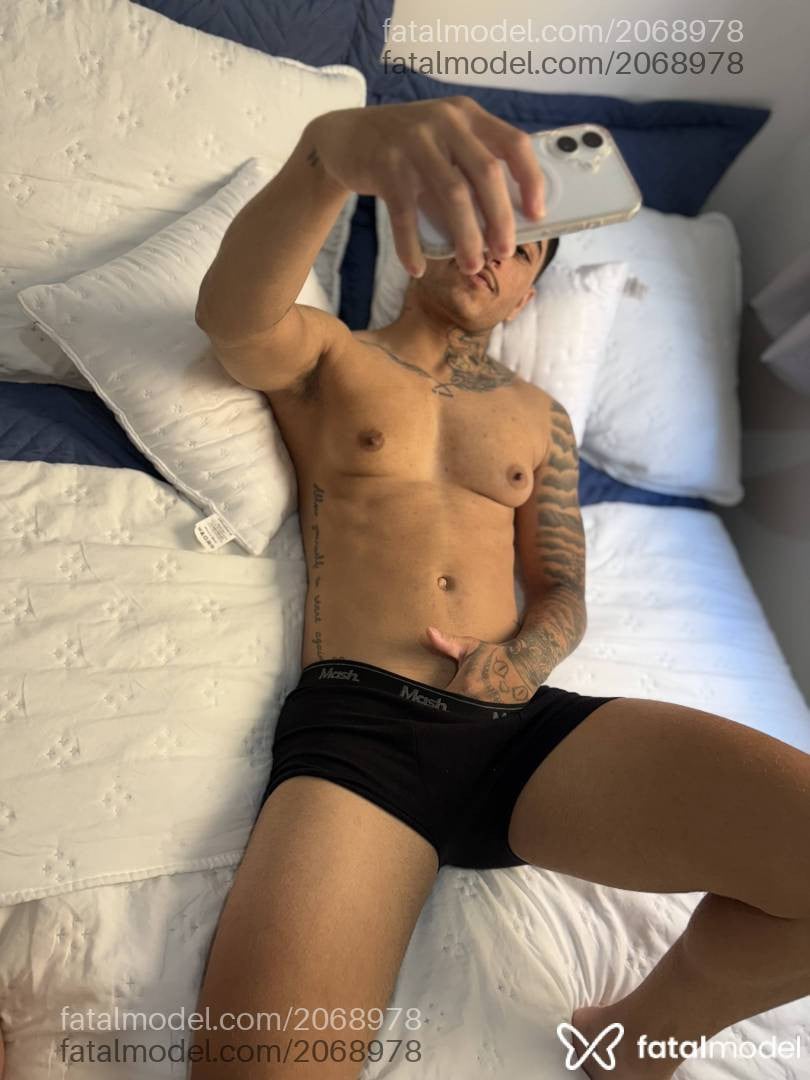 Acompanhante homem trans morena (o) de olhos castanhos - Rick