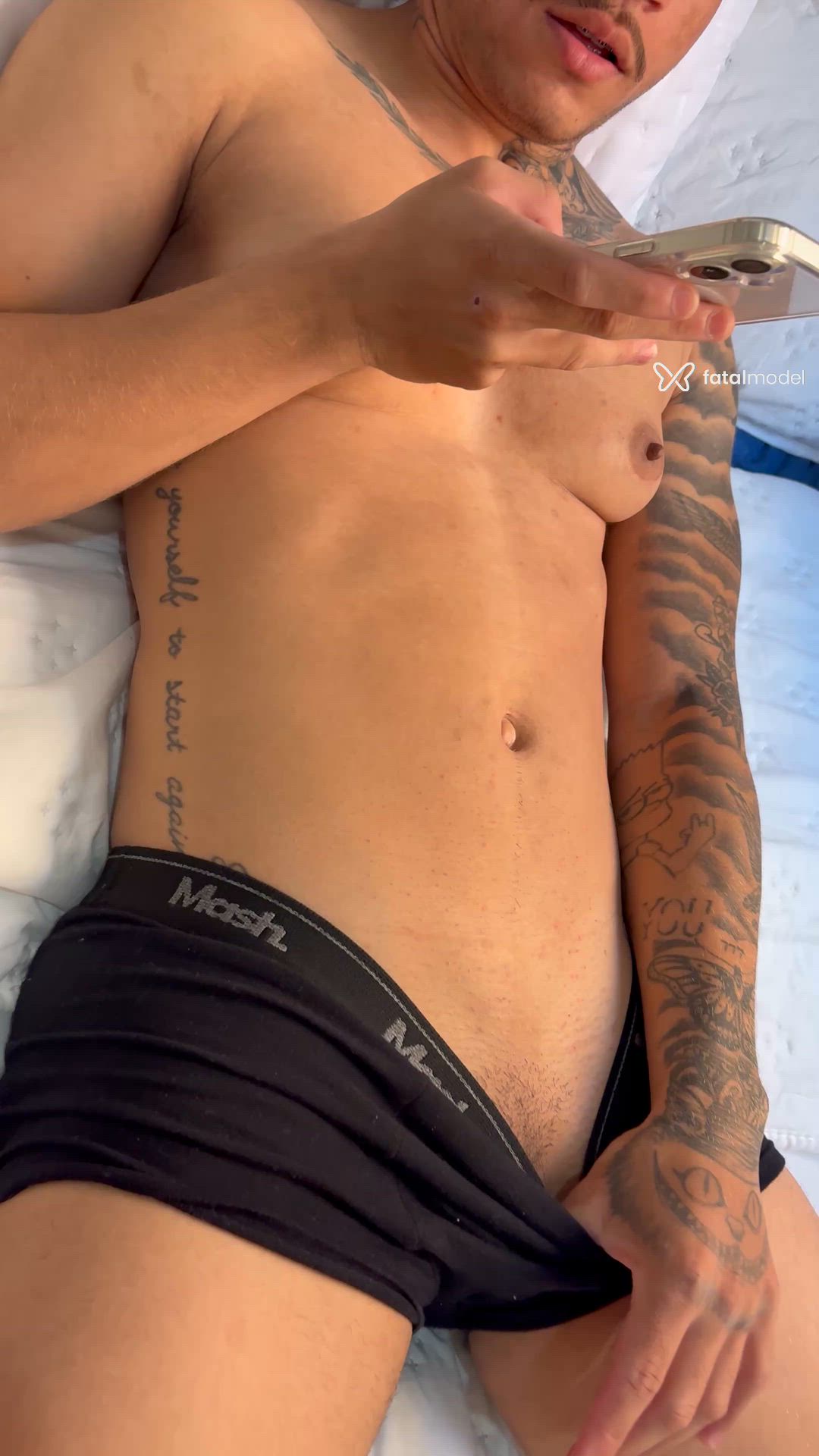 Acompanhante homem trans morena (o) de olhos castanhos - Rick