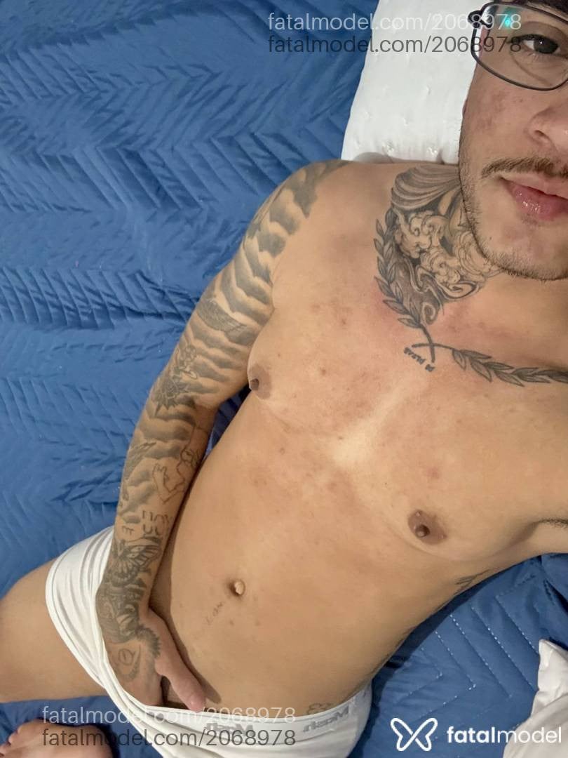 Acompanhante homem trans morena (o) de olhos castanhos - Rick