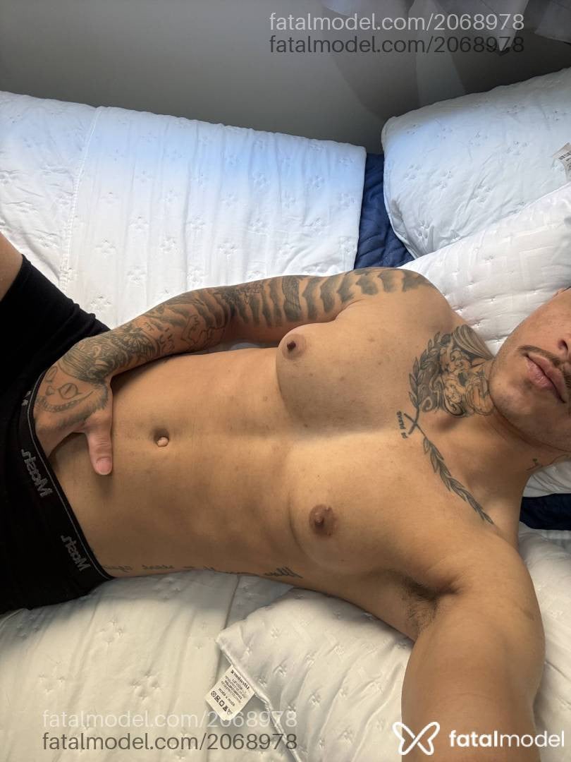 Acompanhante homem trans morena (o) de olhos castanhos - Rick