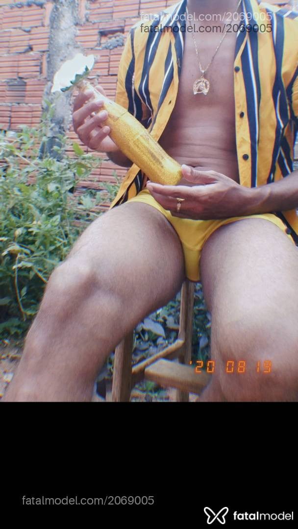 Acompanhante homem com cabelo castanho de olhos castanhos - Fernandinho moreni