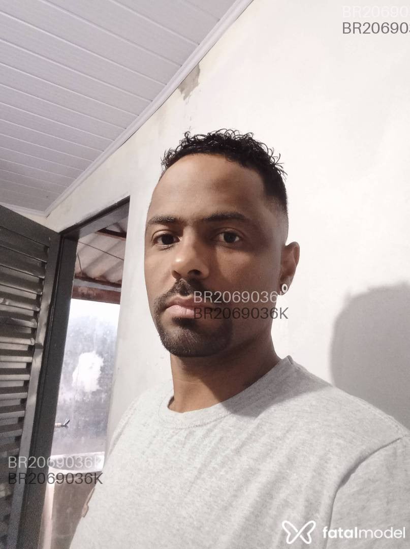 Acompanhante homem morena (o) de olhos castanhos em Rio Verde - Guilherme