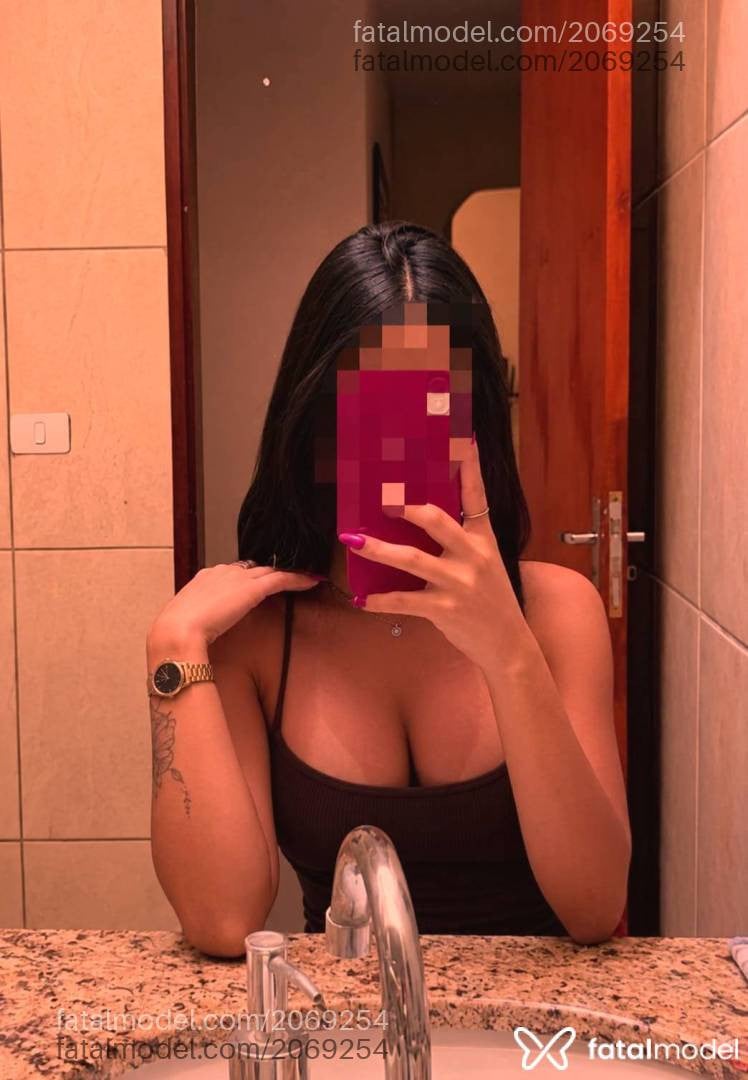 Acompanhante mulher com cabelo castanho de olhos castanhos - Stella