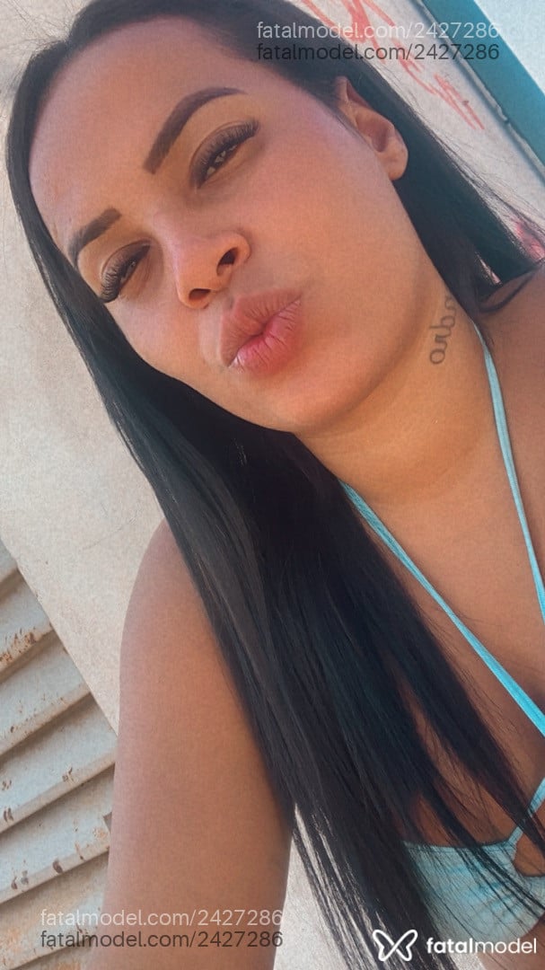 Acompanhante mulher morena (o) de olhos pretos - Morena