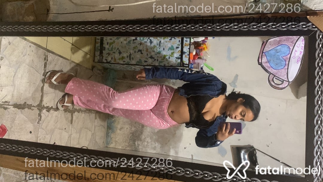 Acompanhante mulher morena (o) de olhos pretos - Morena