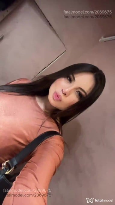 Acompanhante mulher morena (o) de olhos castanhos - Maya Straube Acompanhante mulher morena (o) de olhos castanhos - Maya Straube