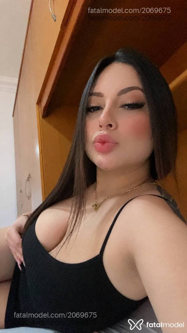 Acompanhante mulher morena (o) de olhos castanhos - Maya Straube