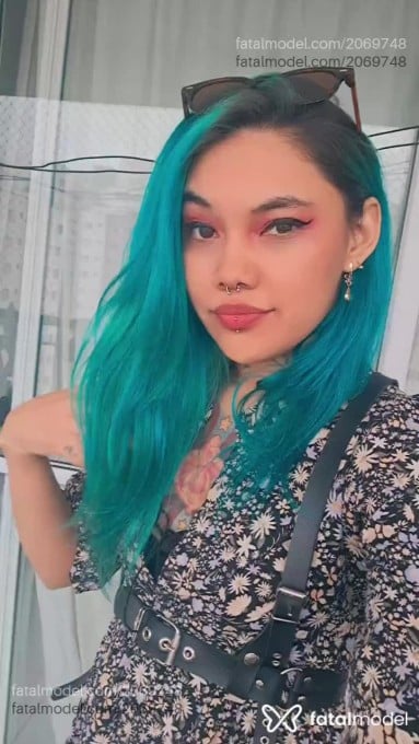 Acompanhante mulher com cabelo colorido de olhos castanhos em Brasília - Sofie