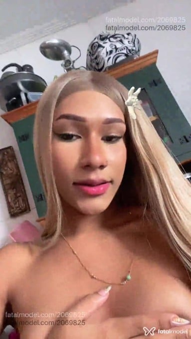 Acompanhante mulher trans loira (o) de olhos castanhos em Contagem - Aurora Maria