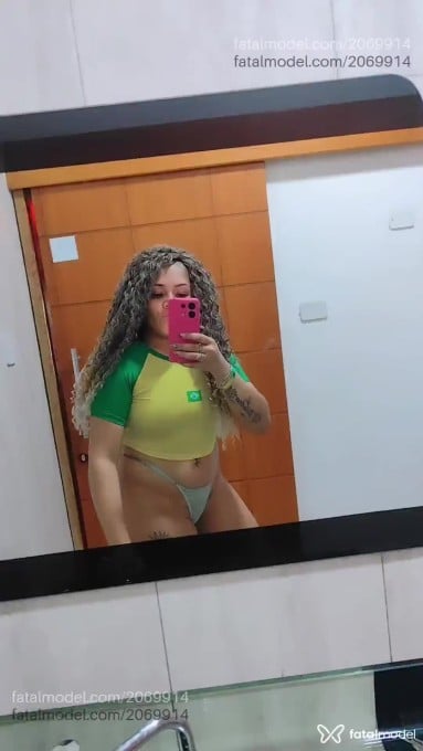 Acompanhante mulher com cabelo castanho de olhos pretos - Dandara Dantas Acompanhante mulher com cabelo castanho de olhos pretos - Dandara Dantas
