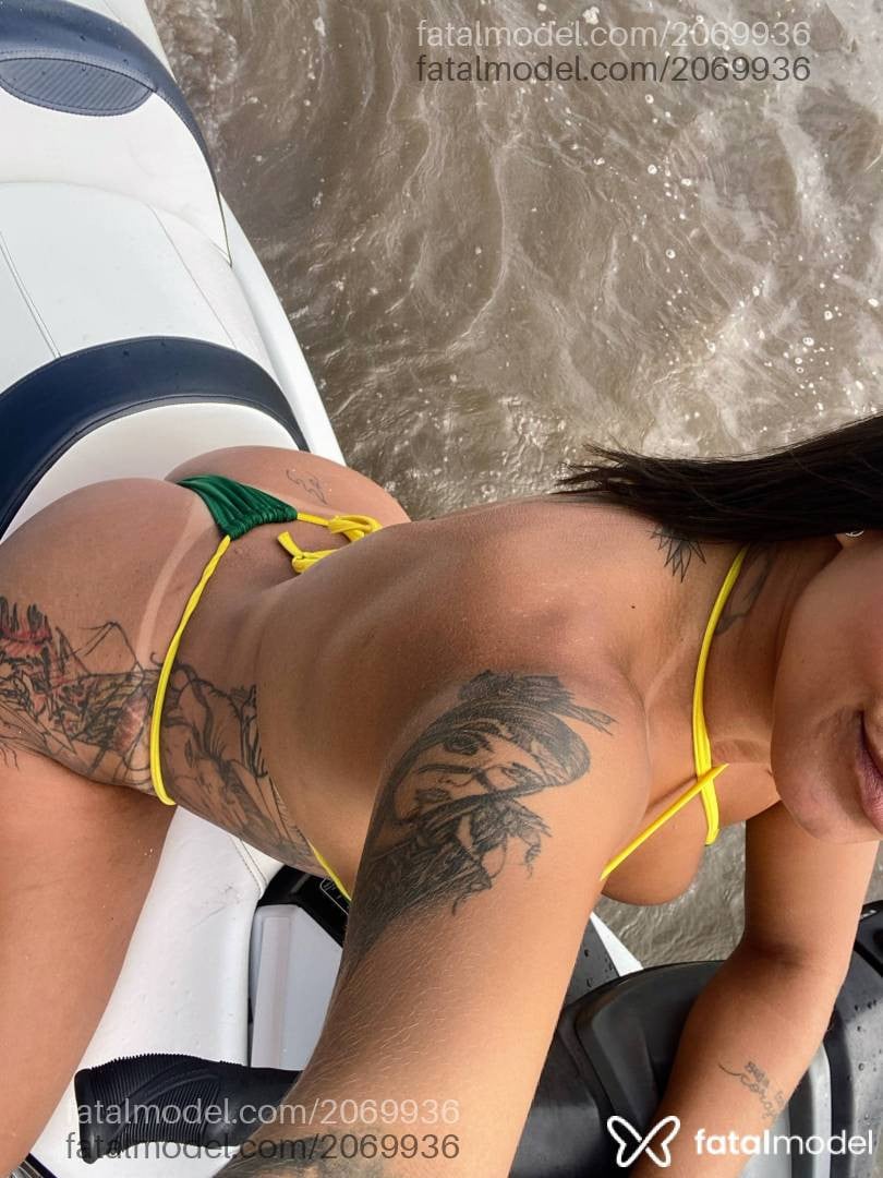 Acompanhante mulher com cabelo castanho de olhos castanhos em Rio das Ostras - Rubi Gomes