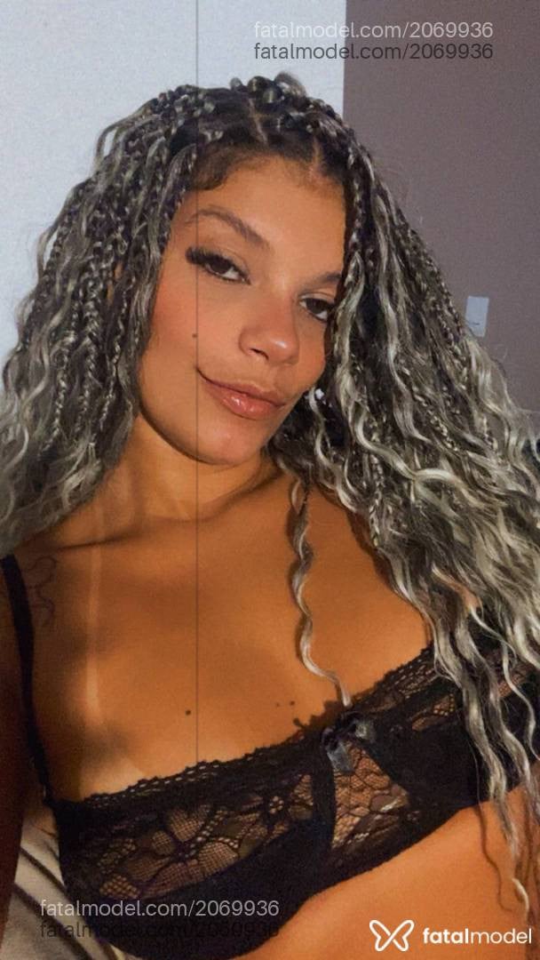 Acompanhante mulher com cabelo castanho de olhos castanhos - Paola Fontenelle