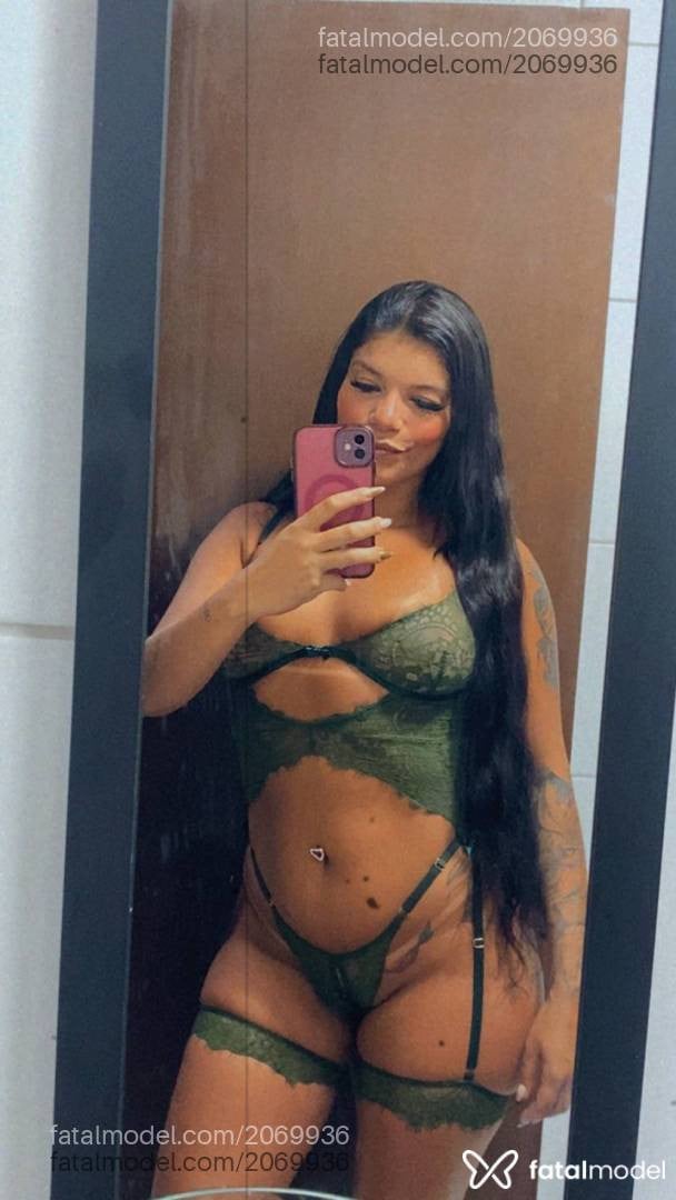 Acompanhante mulher com cabelo castanho de olhos castanhos - Paola Fontenelle