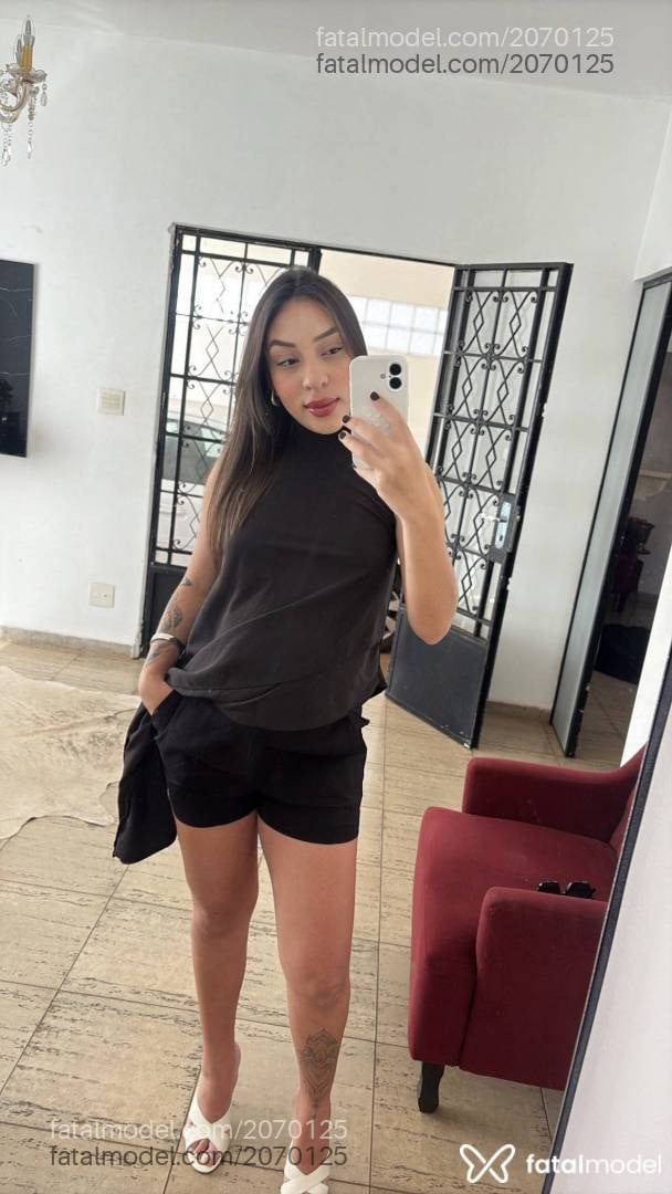 Acompanhante mulher com cabelo castanho de olhos castanhos - Serena Masotti