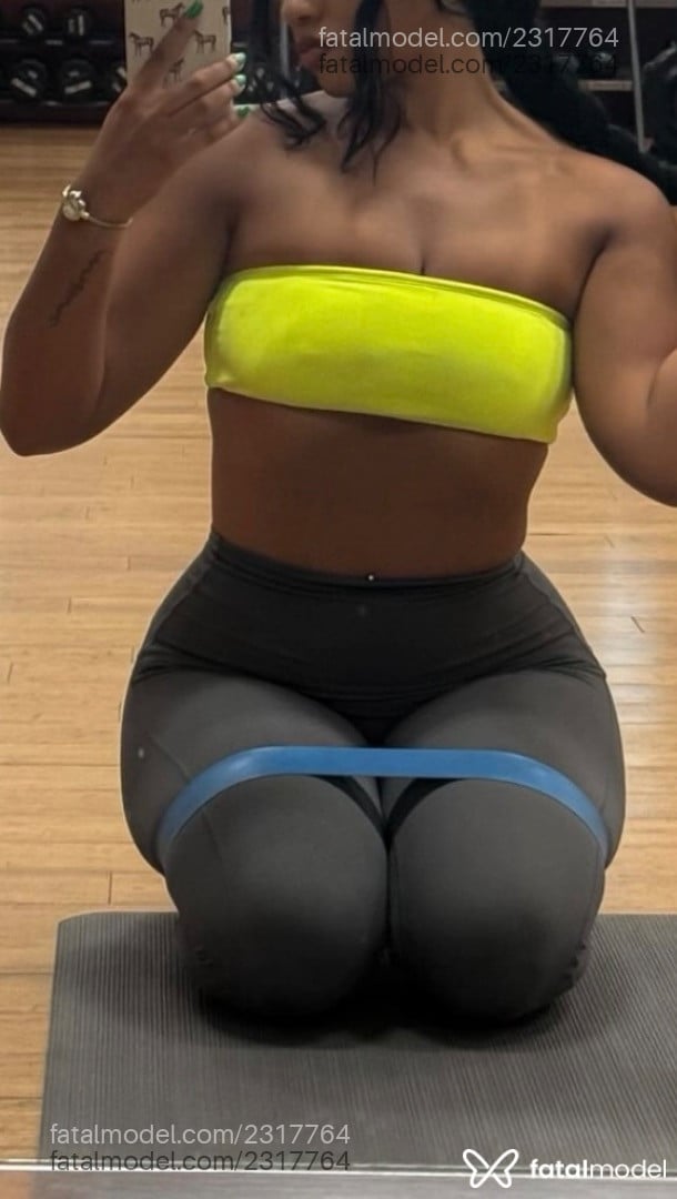 Acompanhante mulher com cabelo castanho de olhos pretos em São Paulo Acompanhante mulher com cabelo castanho de olhos pretos em São Paulo - Melaine