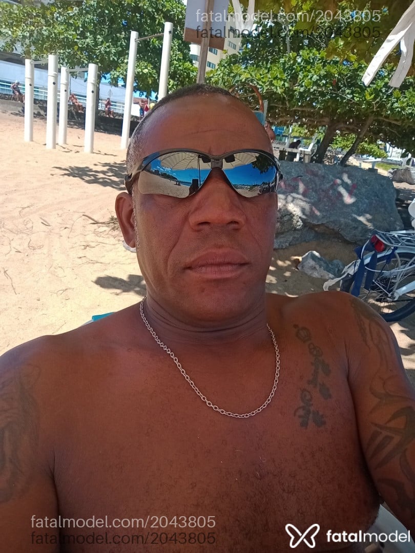 Acompanhante homem morena (o) de olhos castanhos em Macaé - Gilson