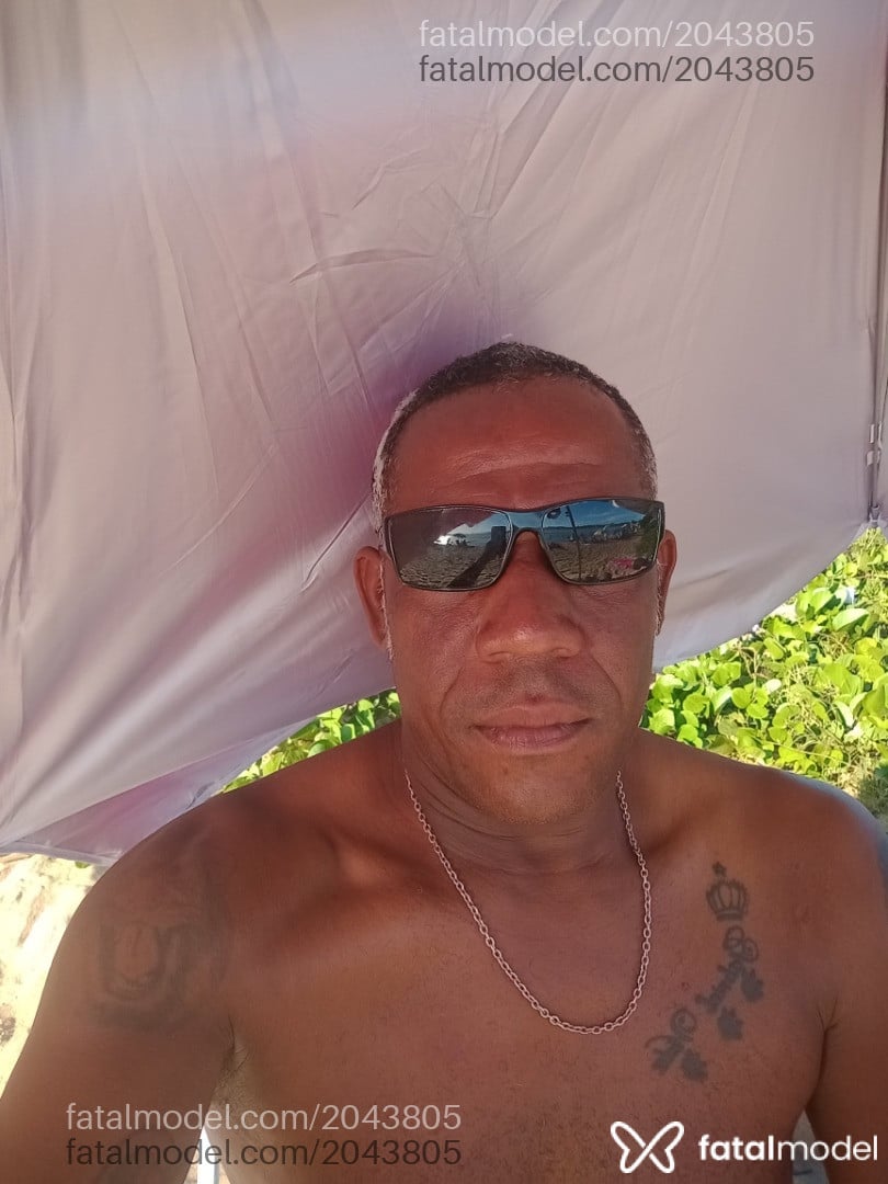 Acompanhante homem morena (o) de olhos castanhos em Macaé - Gilson
