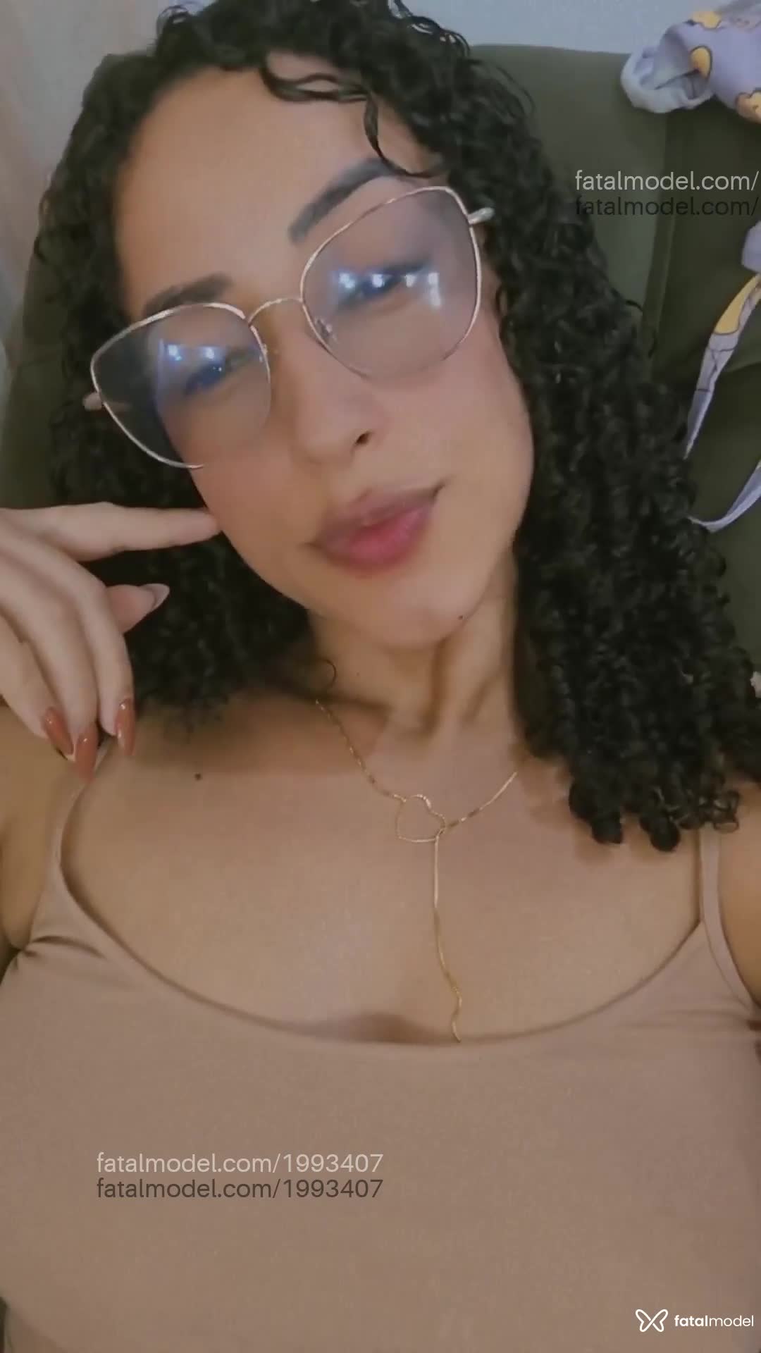 Acompanhante mulher com cabelo castanho de olhos castanhos em Virtual - Sol