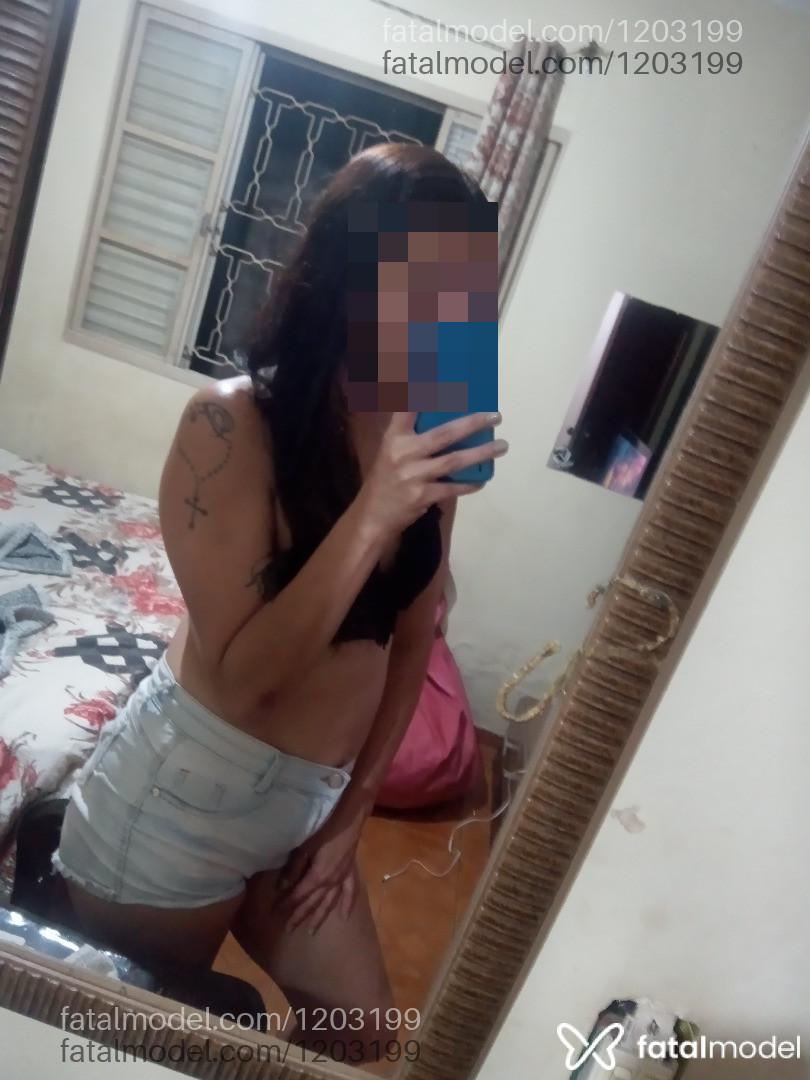 Acompanhante mulher com cabelo castanho de olhos mel - Gabrielle Marques