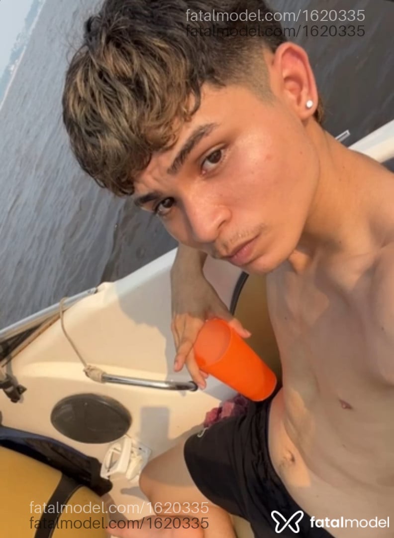 Acompanhante mulher trans com cabelo castanho de olhos castanhos em Porto Alegre - Aylla Tavares