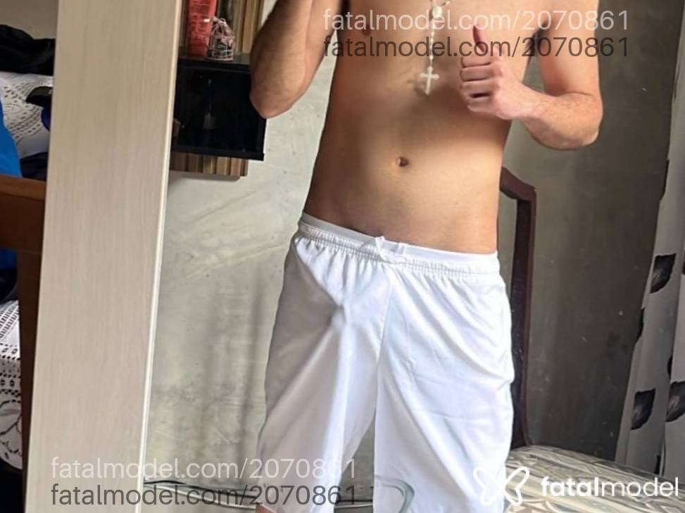 Acompanhante homem com cabelo castanho de olhos castanhos - Henrique